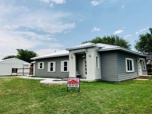 301 3rd St, Duke OK  73532-9628 exterior