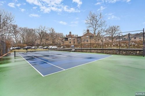 181 Long Hill Rd, West Paterson NJ  07424-2050 exterior