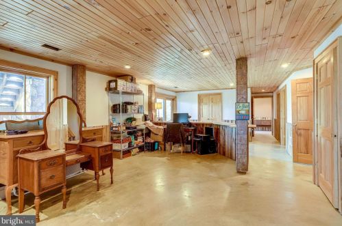 3714 Mountain Rd, Haymarket VA  20169-1739 exterior