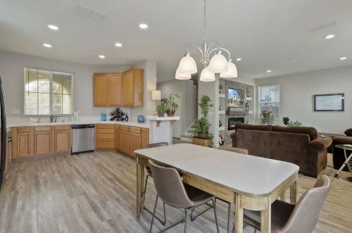 211 Emory Oak Pl, Lathrop CA  95330-8527 exterior
