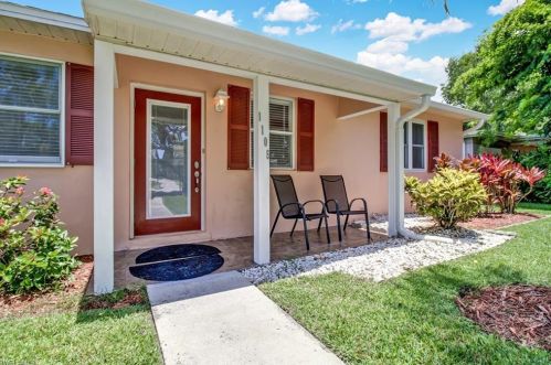 1105 8th Ave, Naples FL  34102-8118 exterior