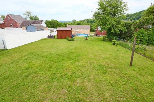 303 Sceneridge Rd, Mckeesport PA  15133-2221 exterior