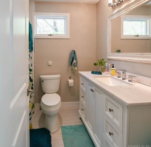 1 Elderberry Ln, Huntington CT  06484-3762 exterior
