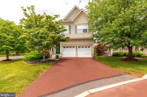 310 Mustang Ln, Collegeville, PA 19473-1877