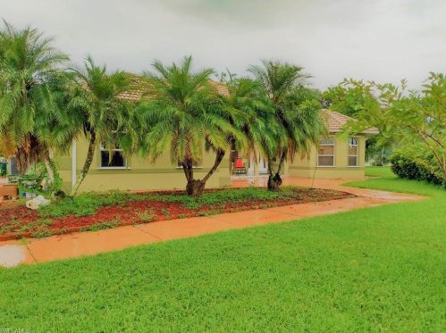 1320 39th St, Naples, FL 34117-5364