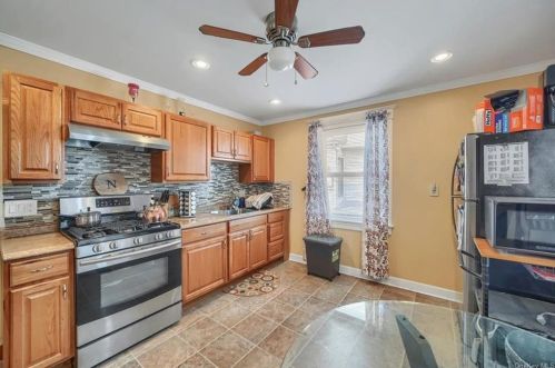 318 Summit Ave, Mount Vernon NY  10552-3004 exterior