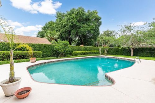 1610 King Arthur Cir, Maitland FL  32751-5818 exterior