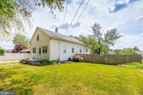 404 Delaware Ave, West Deptford, NJ 08063-1208