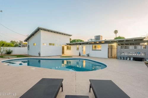 5821 10 St, Phoenix AZ 85087-7350 exterior