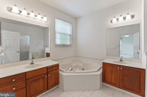 808 Phipps Woods Ct, Glen Mills PA  19342-2243 exterior