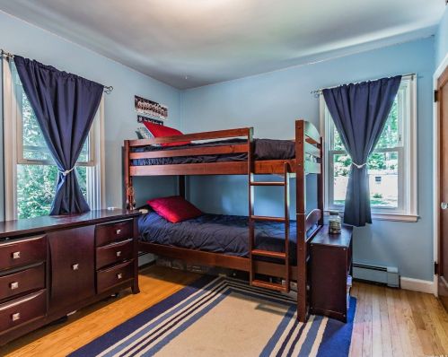 27 Hilden St, San Remo NY  11754-1743 exterior