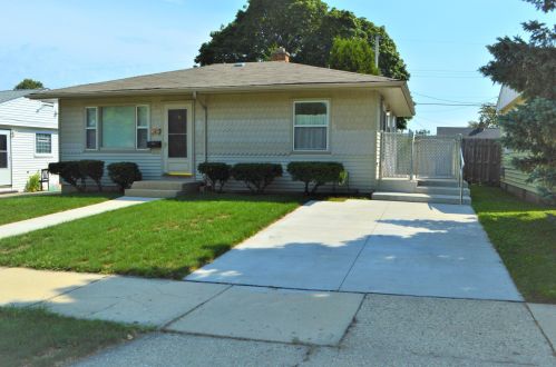 5611 44th Ave, Kenosha, WI 53144-2550