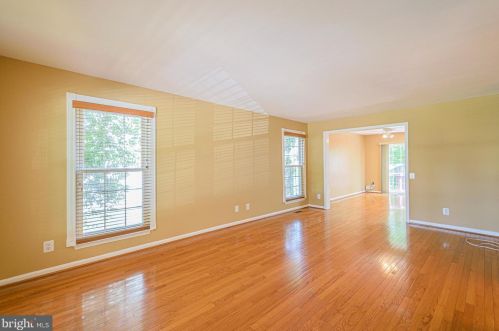 312 Hedgestone Ter, Leesburg VA  20176-4842 exterior