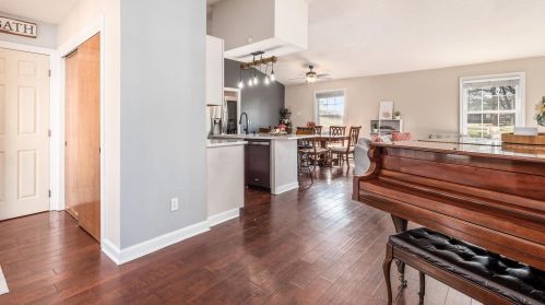 21 Buckeye Blvd, Pataskala OH  43062-8465 exterior