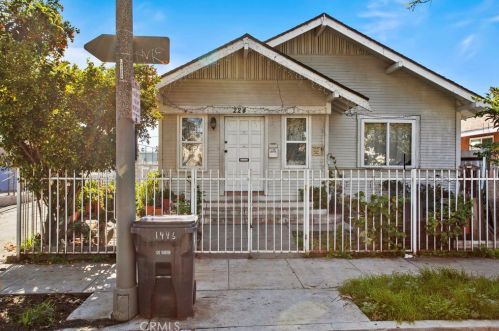 224 14th St, Long Beach, CA 90813-3032