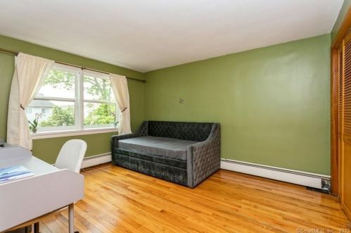 5 Pamela Dr, Wallingford CT  exterior