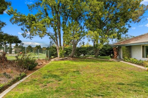 5576 Inner Circle Dr, Riverside CA  92506-3617 exterior