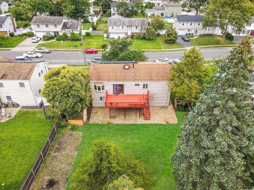 15 Nantucket Ln, Deer Park, NY 11729-1012