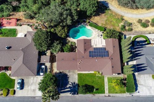 220 Marks Dr, Hollister, CA 95023-6339