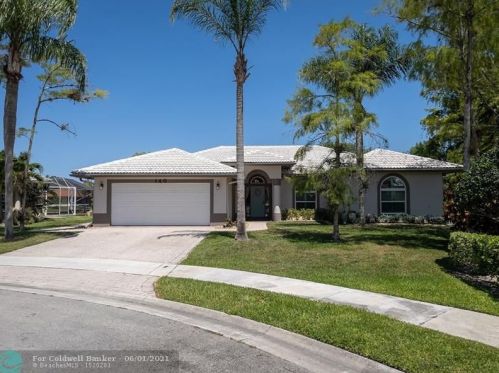 140 Mangrove Ct, West Palm Beach, FL 33411-4714