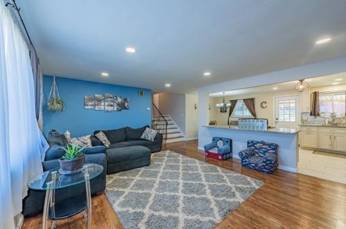 216 Connecticut Dr, New Kensington PA  15068-3523 exterior