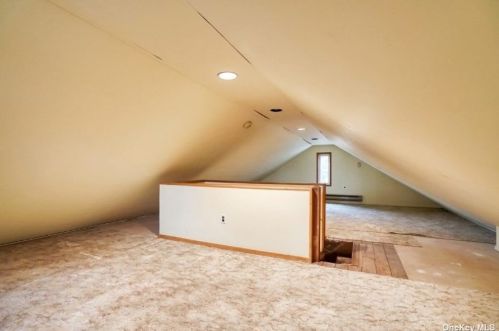 3 Revere Dr, Floral Park NY  11001-2814 exterior