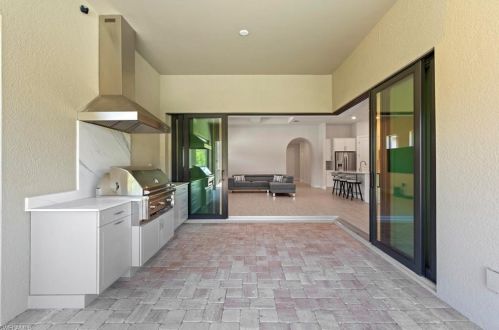 2754 Aviamar Cir, Naples FL 34114-0097 exterior