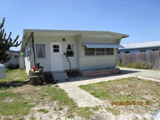 1837 Orange Dr, Tarpon Springs FL  34691-5339 exterior