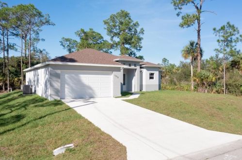 951 Joponica Ave, Lehigh Acres, FL 33974-2514