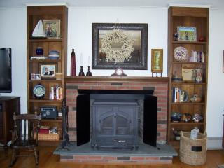 11 Brush Hill Rd, Lyme, CT 06371-3004
