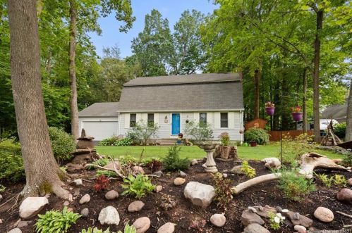 65 Miner St, Middletown, CT 06457-1703