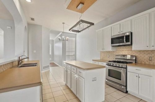 8400 Pipe Stone Dr, Plano TX  75025-4200 exterior