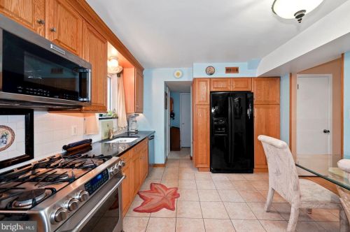 8315 Collins Ave, Camden NJ  08109-3568 exterior