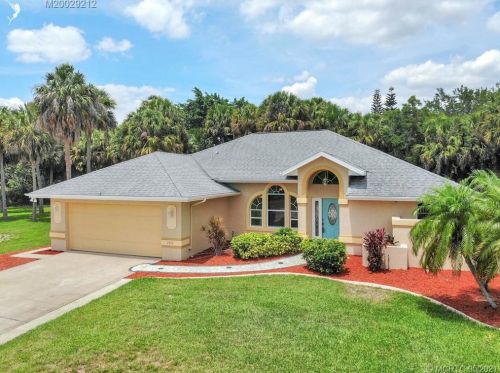 1533 Urbino Ave, Fort Pierce, FL 34953-2582