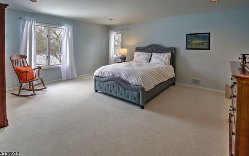 605 Larger Cross Rd, Bedminster NJ  07921-2728 exterior