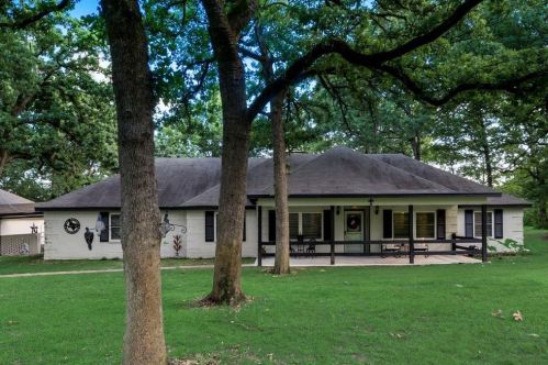 112 Brentwood Dr, Athens, TX 75751-9075