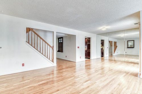 118 Magee Ct, East Brunswick NJ  08816-5800 exterior