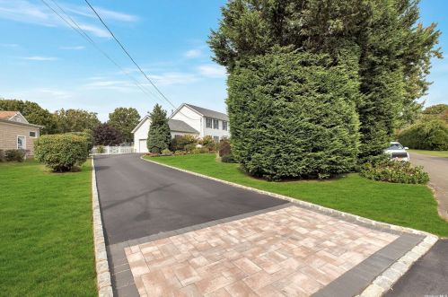 220 Cross Rd, Nassau Point, NY 11935-2420