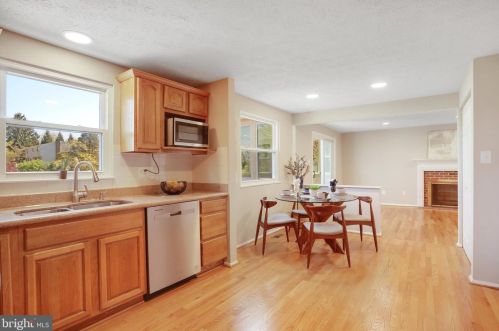 10624 Cavalcade St, Great Falls VA  22066-2427 exterior