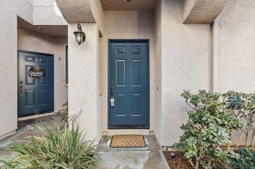 5512 Renaissance Ave, San Diego, CA 92122-5673