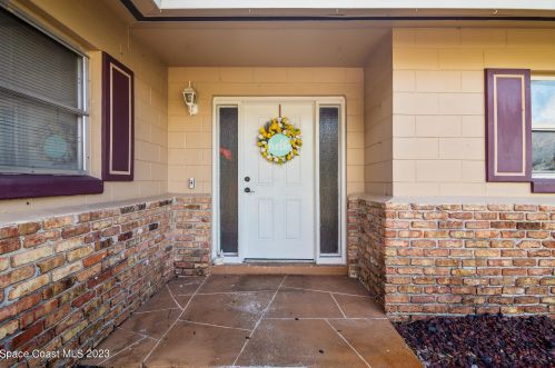 1421 Ferrier Dr, Titusville, FL 32780-4819