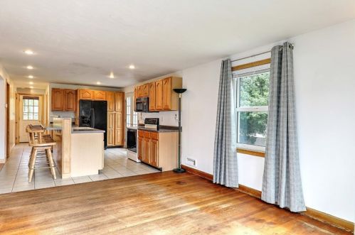 44 Rosemont Ave, Cumberland RI  02864-7519 exterior