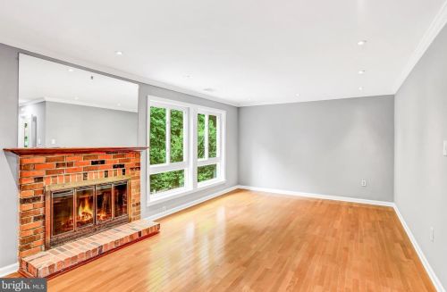 6066 Hollow Hill Ln, Springfield VA  22152-1419 exterior