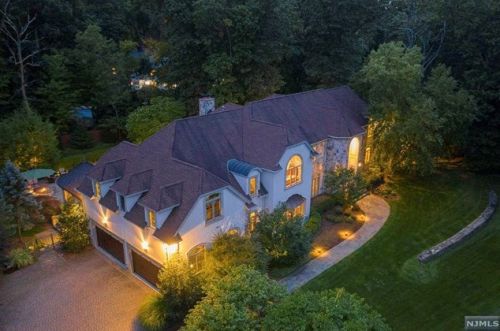 878 Seneca Rd, Franklin Lakes NJ  07417-2825 exterior