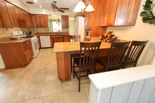 4946 Dean Rd, Milwaukee WI  53223-3124 exterior