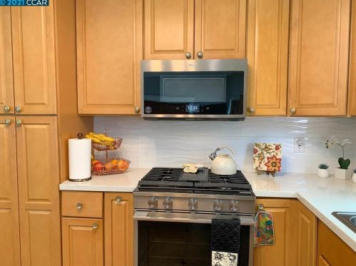 1610 14th St, Oakland CA  94607-1512 exterior