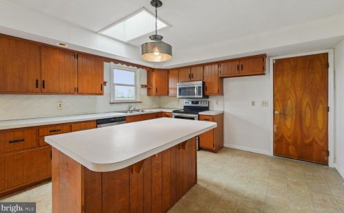 1003 Georgetown Rd, Lapark, PA 17562-9507