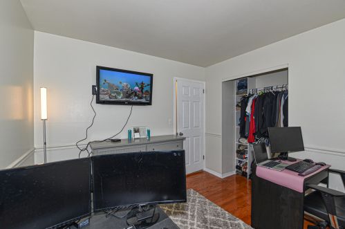 933 101, Milwaukee WI 53214-2513 exterior