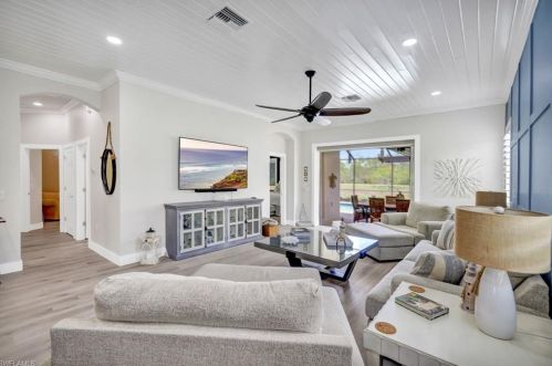 7979 Princeton Dr, Naples FL  34104-6677 exterior