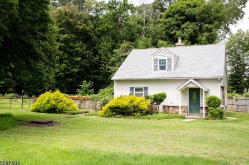537 Hill Rd, Glen Gardner, NJ 08826-3293